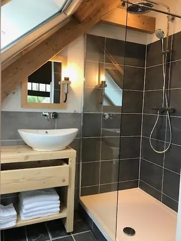 לינה וארוחת בוקר De Hostee 3*