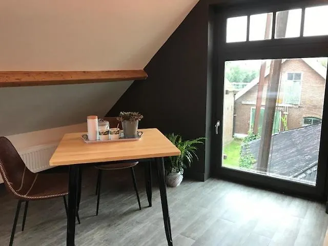 לינה וארוחת בוקר De Hostee 3*