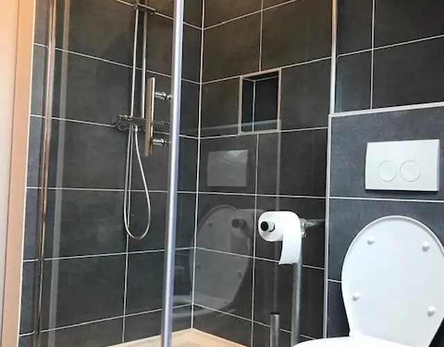 Alojamento de Acomodação e Pequeno-almoço De Hostee 3*